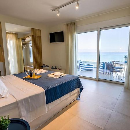 La Mer Bleue Boutique Suite Vrahati Extérieur photo