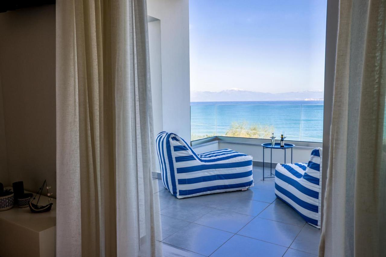 La Mer Bleue Boutique Suite Vrahati Extérieur photo