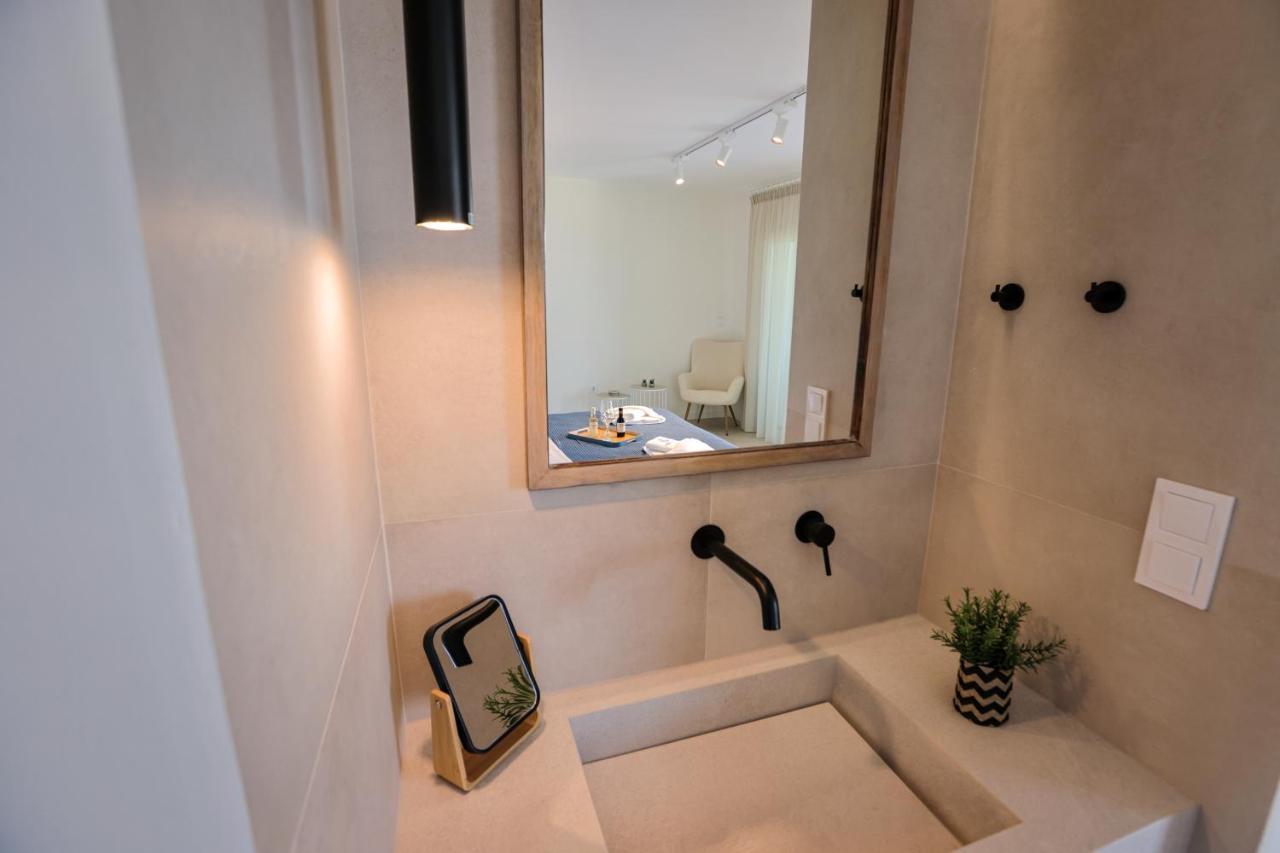 La Mer Bleue Boutique Suite Vrahati Extérieur photo